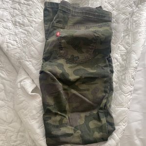 Levi camo jeans